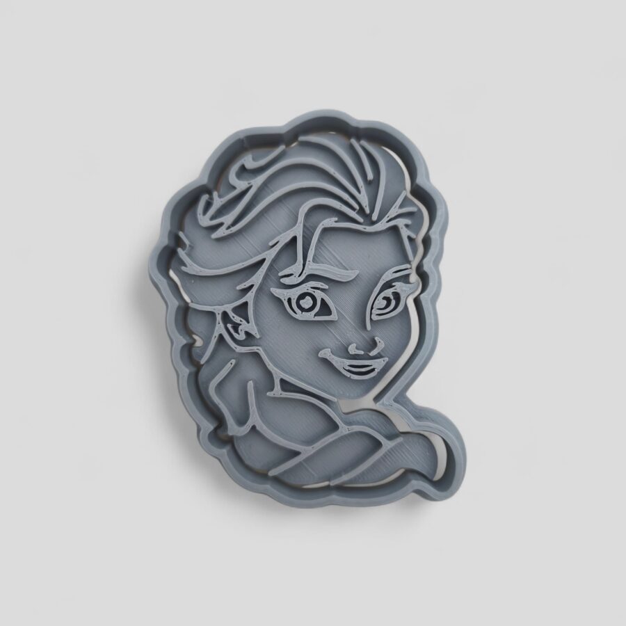 Cortador de bolacha com o rosto da Elsa do filme Frozen, tamanho 11x8 cm, ideal para festas infantis