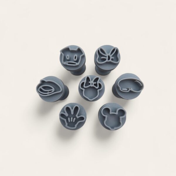 Conjunto com 7 carimbos para brigadeiro com personagens do universo Mickey e seus amigos