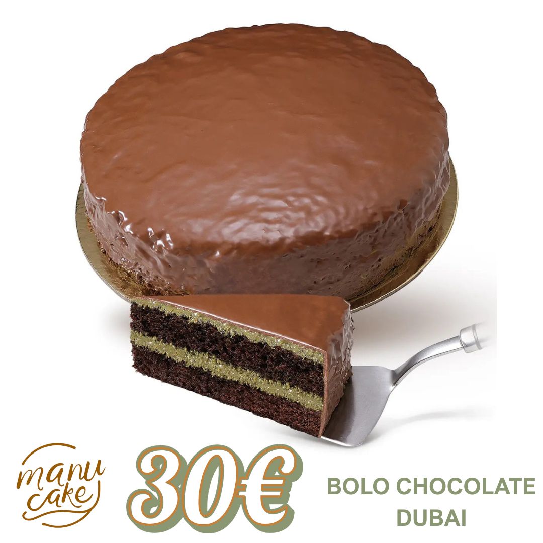 Massa de chocolate, recheado com creme de pistácio crocante e coberto com chocolate avela