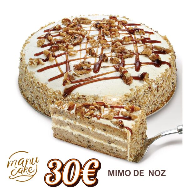 Bolo Mimo de Noz com cobertura de caramelo e pedaços de noz, disponível na Manu Cake Lisboa.