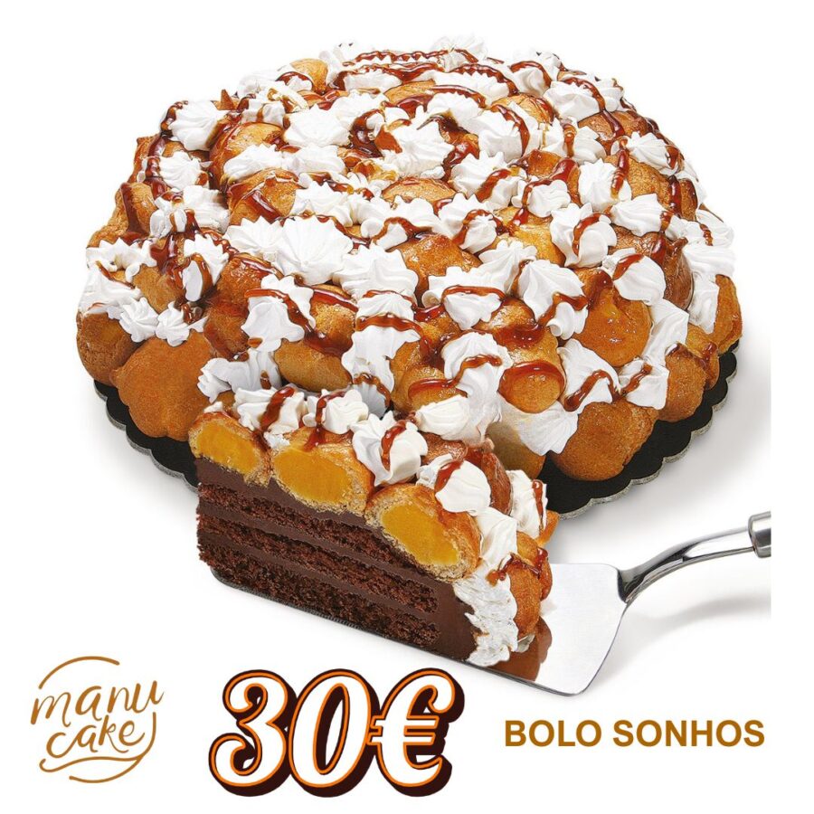 Bolo Sonhos com profiteroles, chantilly e calda de caramelo, sobre massa de chocolate, produzido artesanalmente na Manu Cake, Ramada.