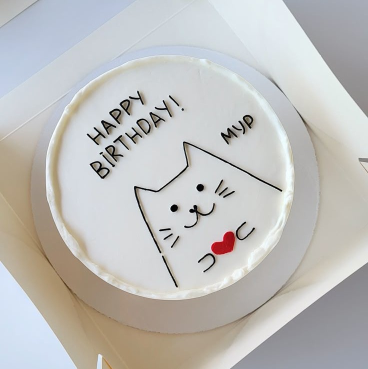 Bentô Cake Cat Love – Mini Bolo com Gatinho Mini bolo Bentô Cake com desenho de gato e coração vermelho.
